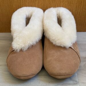 OVERLAND • 100% Sheepskin “Sofia” Soft Sole Slipper - Size 8